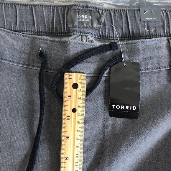 Torrid Crop Pull on Boyfriend Straight Gray/Black Stripe Jeans Plus size 4X NWT - Picture 8 of 12